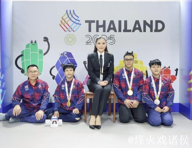 素颜自信！47岁苏提达出海称重，32岁欧拉盛装颁奖